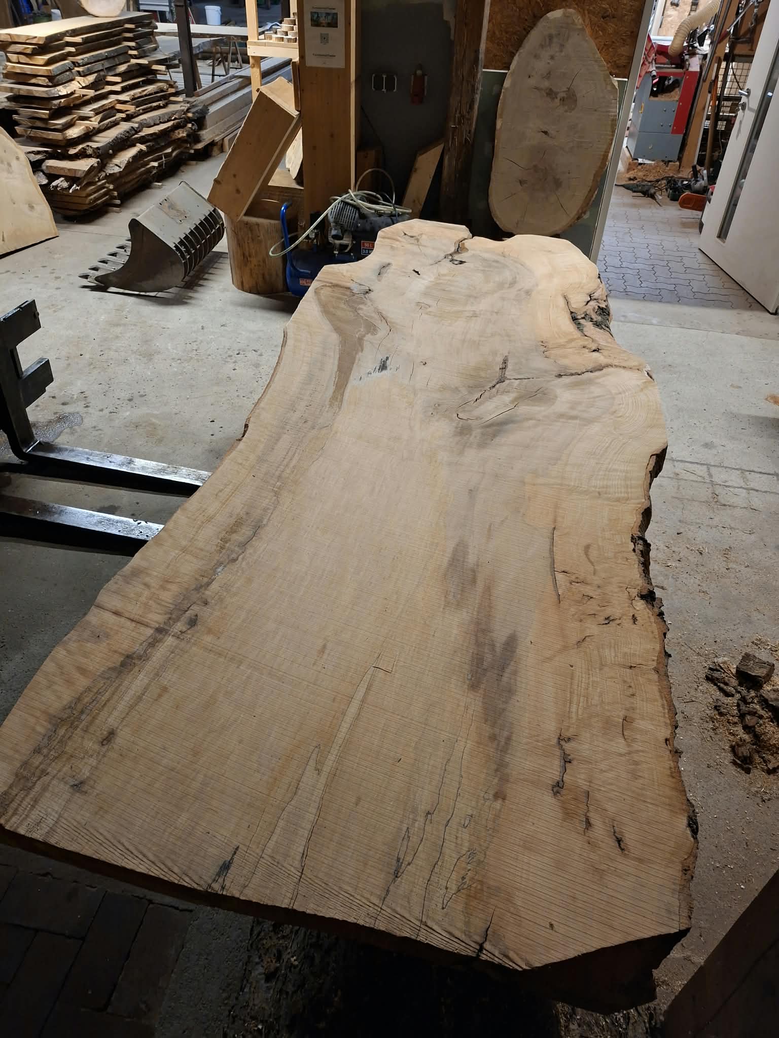 Buche massiv Holz Buchenbohle Rotbuche Tisch Tischplatte Baumkante